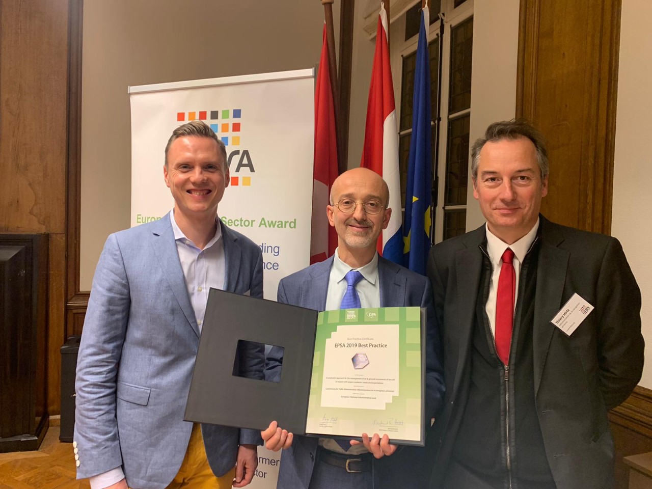(de g. à dr.) Yves Becker, Manager environnemental de l'ANA, Claudio Clori, Directeur de l'ANA, Thierry Hirtz, Chef du département Certification de l'ANA